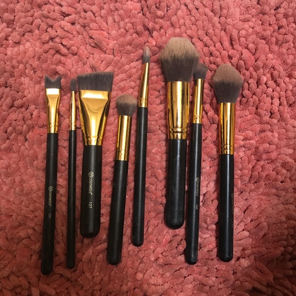 Giant makeup haul! - Picture 3 of 5